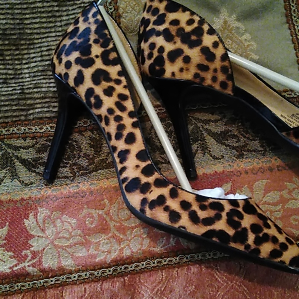 Shoes - Picture 3 of 4